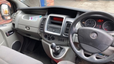 Vauxhall Vivaro van (EN13 SEO) - 15
