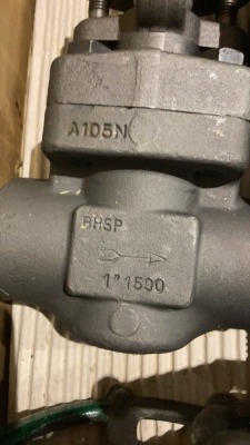 Box of 26 1inch 1500lb globe valves - 3