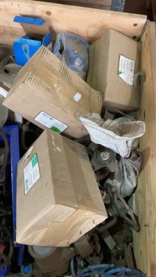 Box of various assorted valves as lotted - 6